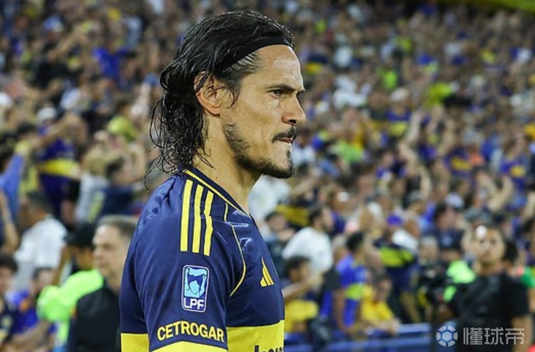 39岁卡瓦尼表现平平遭博卡球迷狂嘘，名宿直言他该退役