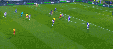 半场：佛罗伦萨0-2雅盖隆，马祖雷克梅开二度