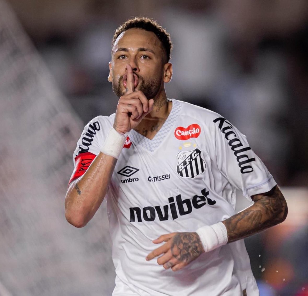 内马尔：足球就是这样，今天说你该退役了，明天又说你该去世界杯