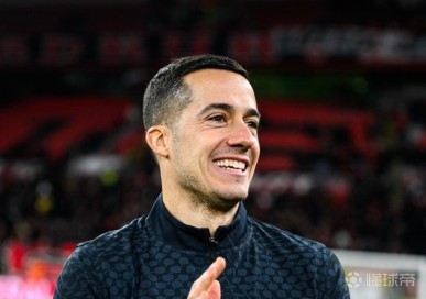 药厂官方：巴斯克斯在对奥林匹亚科斯时小腿受伤，将伤缺数周