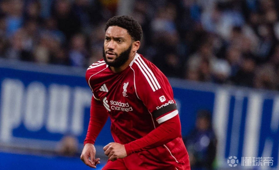 记者本想采访乔-戈麦斯，后者打趣：问范戴克这些大人物吧