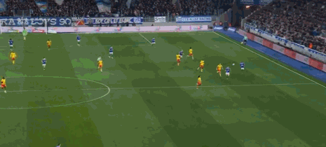 半场：斯特拉斯堡1-0朗斯，帕尼切利挑射破门，加尼乌送大礼