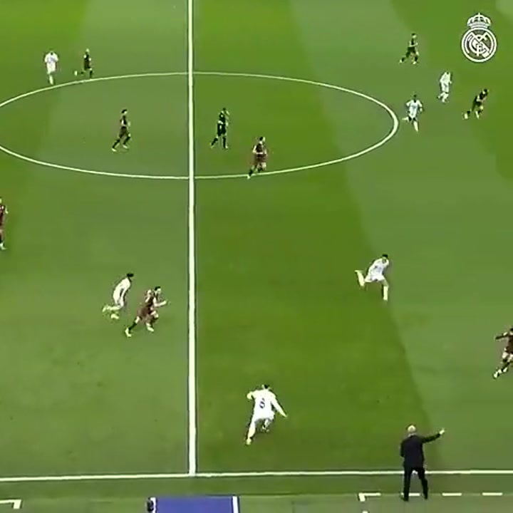 当年面对瓜式曼城高位紧逼 皇马打出流畅配合姆巴佩破门