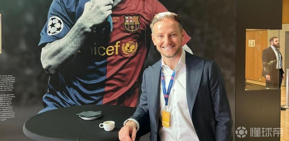 世体：抽签前巴萨助教曾给拉基蒂奇打视频交流，寻求签运加持