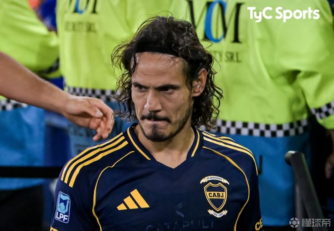 TyC：卡瓦尼再次因腰痛落选博卡大名单，球员并未考虑退役