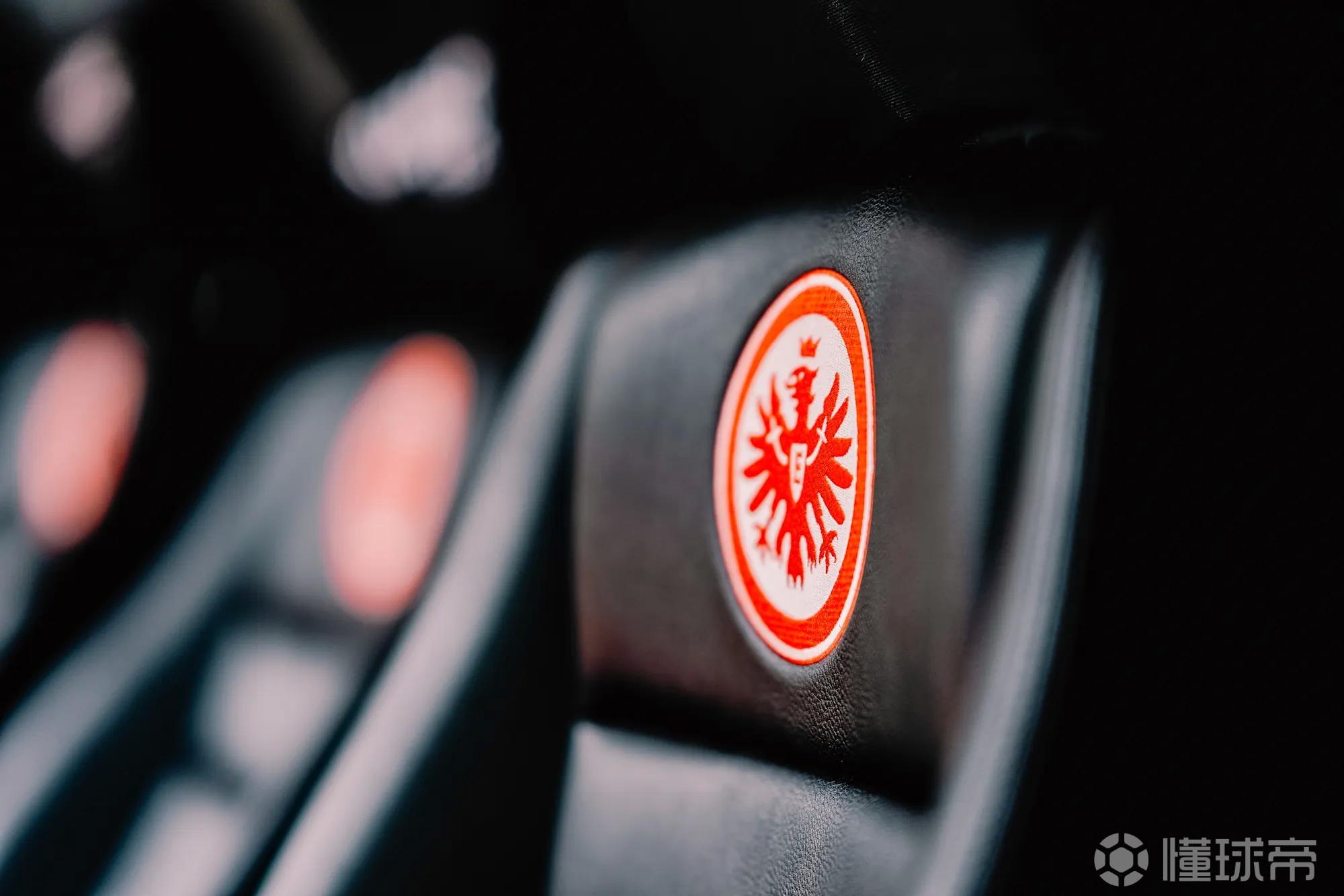 官方：因球迷多起违规行为，法兰克福被德国足协重罚44.02万欧