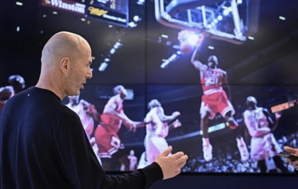 齐达内：过去经常熬夜看乔丹的比赛 他凌驾于所有人之上