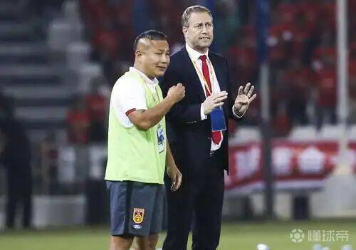 中国足球史话续写：佩兰拨乱反正的中国队与两平香港即黯下课