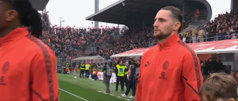 半场：米兰0-0克雷莫内塞，莱奥、普利希奇接连错失单刀