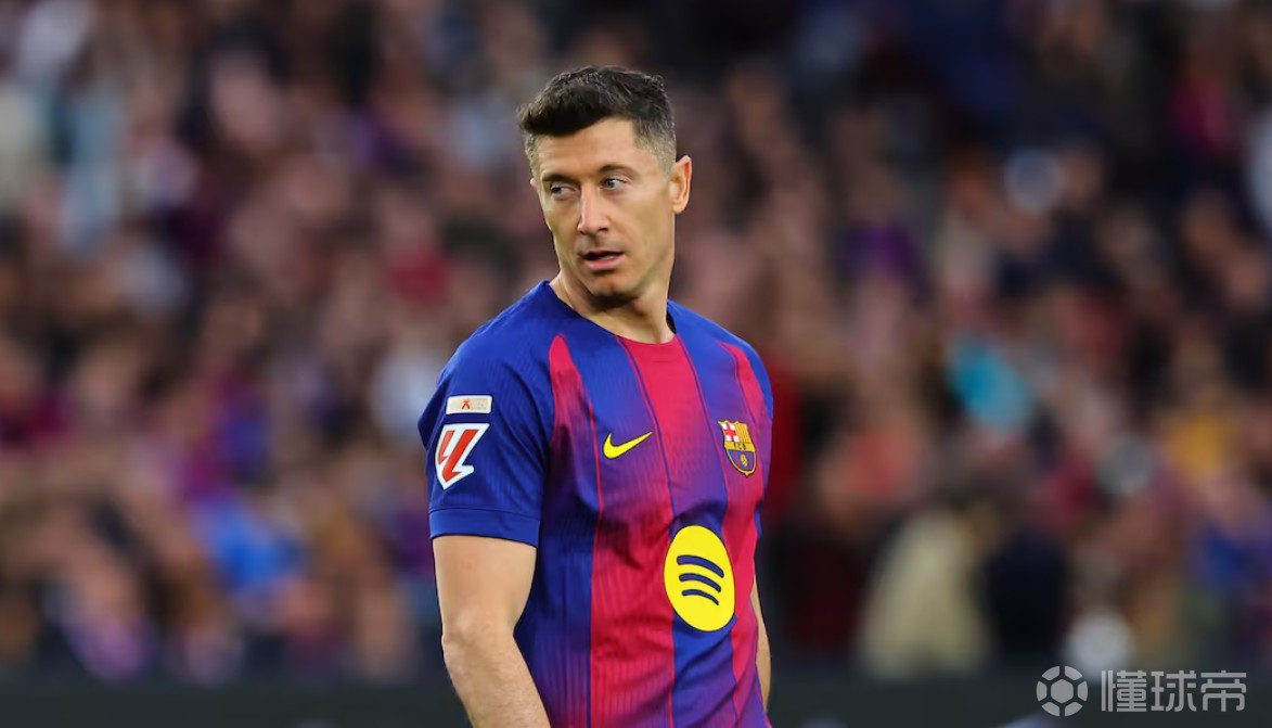 阿斯：考虑到欧冠即将到来，莱万接下来可能会佩戴面具出战