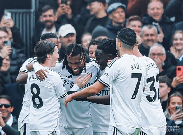 比分都是2-1，富勒姆自03-04赛季以来首次英超双杀热刺