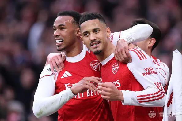 本赛季阿森纳9次通过角球取得1-0领先，追平英超历史纪录