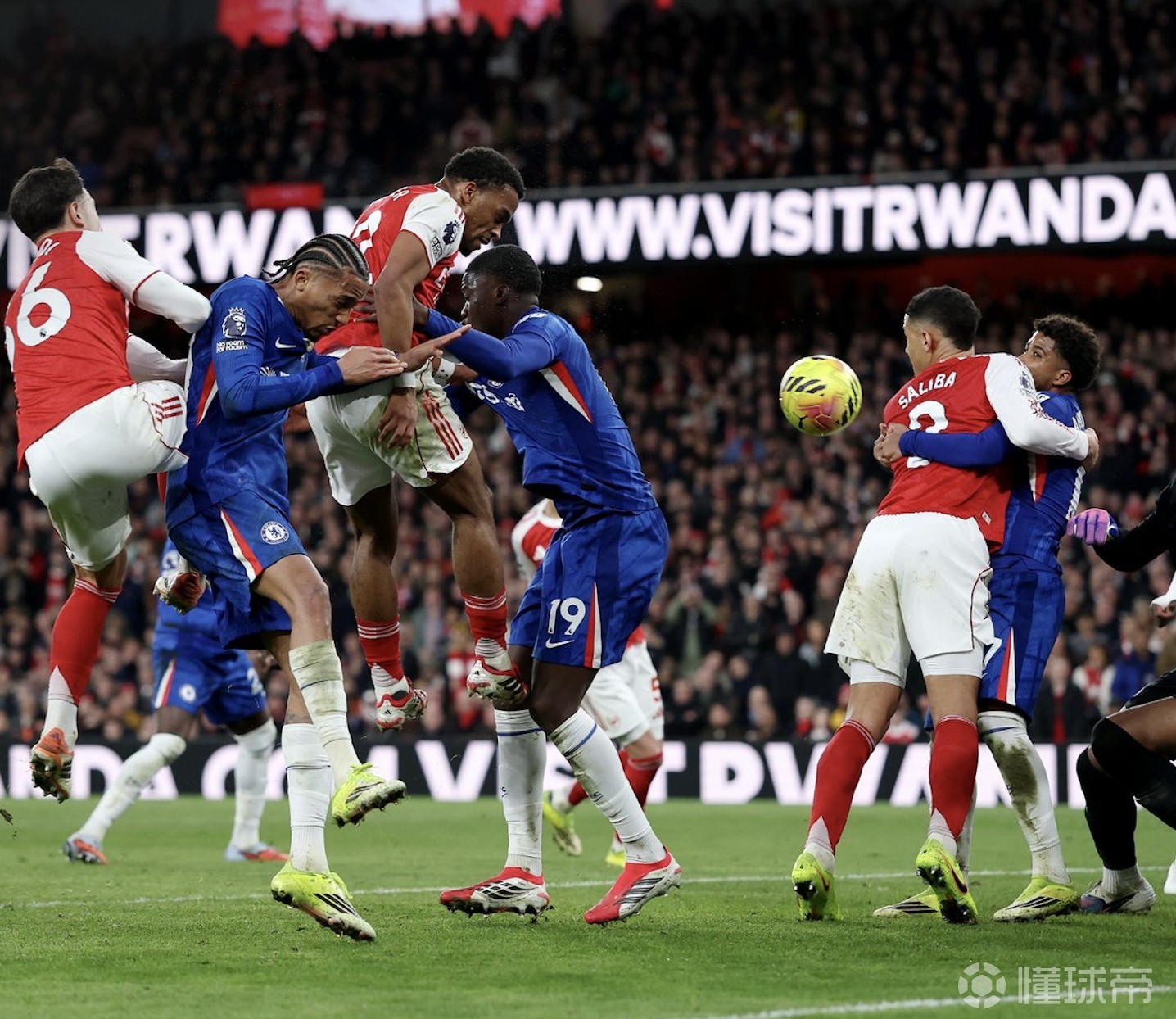 阿森纳单赛季英超9次通过角球打入制胜球，打破曼联纪录