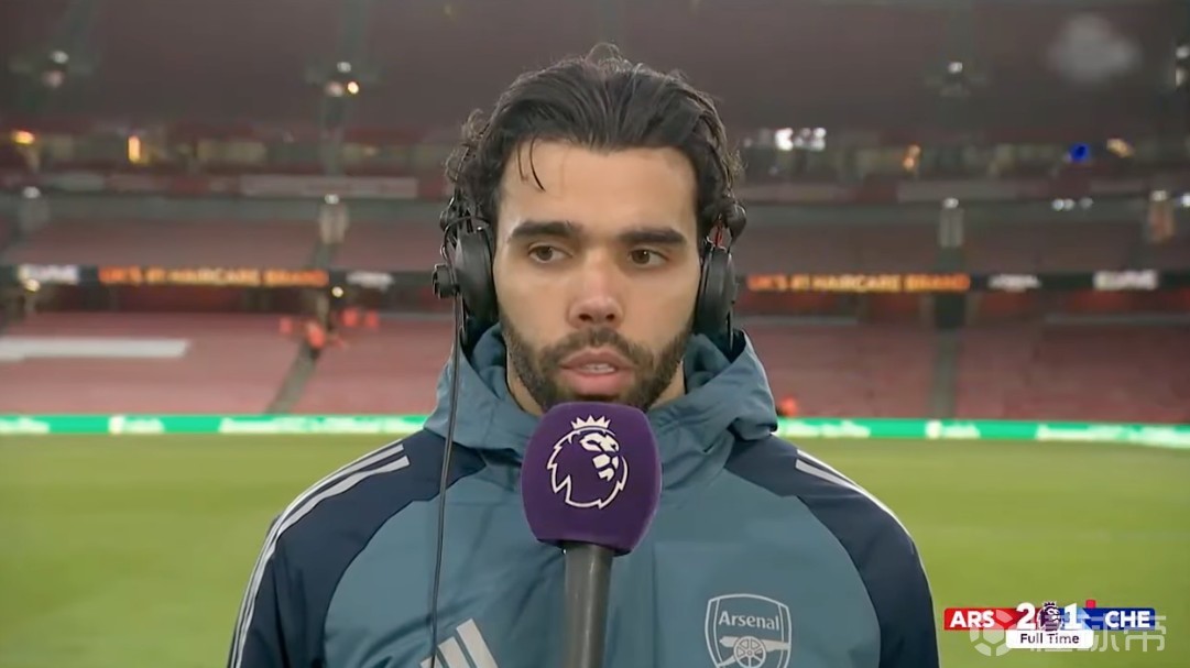 拉亚：扑出加纳乔那球确实非常困难，当时我的视线受到了影响