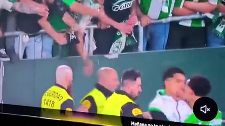 啥情况？塞维利亚德比后，安东尼和贝蒂斯球迷发生冲突