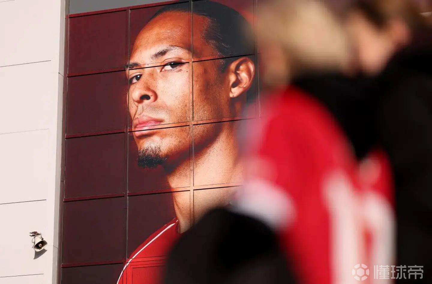 堪称铁人，范戴克最近99场英超出战98场，唯一缺席为夺冠后轮换