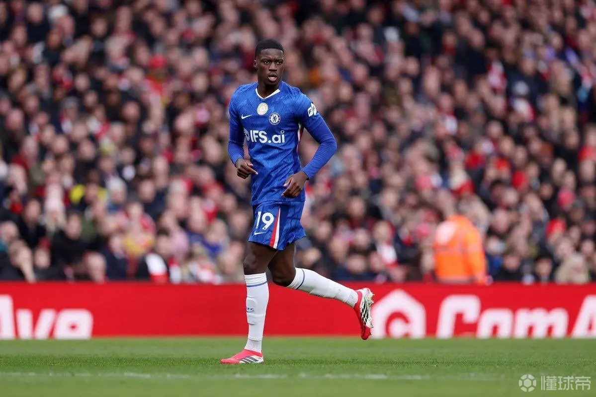 内维尔：马马杜-萨尔做得不错，今天他可以昂首离开