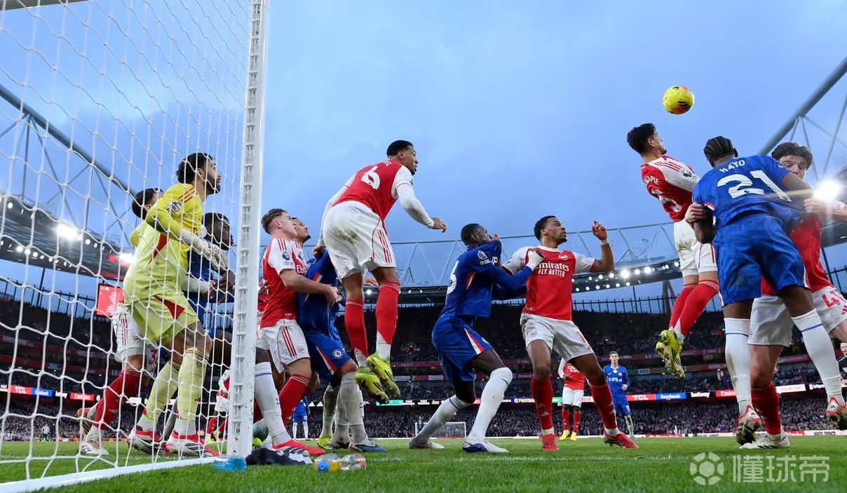 在罗塞尼尔执教的13场比赛中，切尔西因定位球丢了7球