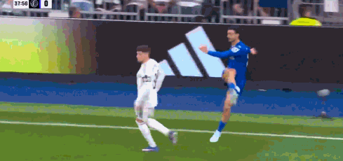 半场：皇马0-1赫塔费，萨特里亚诺凌空斩，维尼修斯失单刀