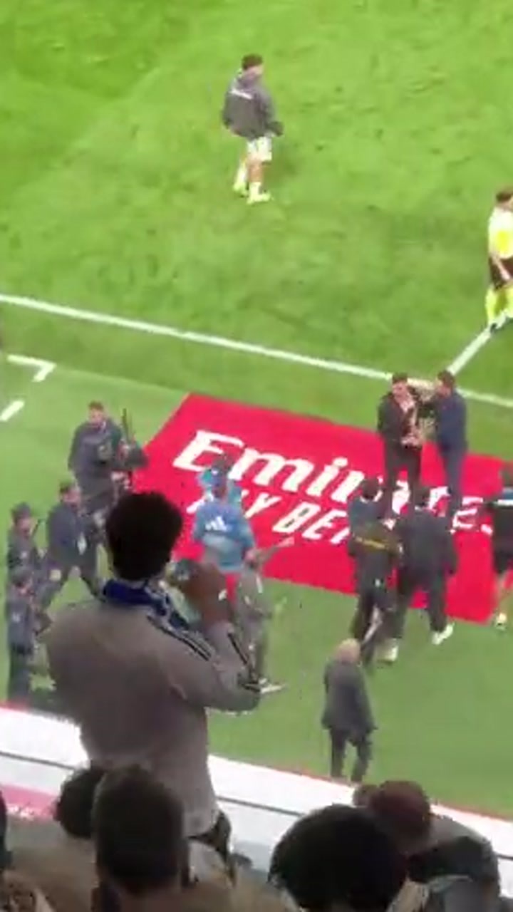 实拍维尼修斯、米利唐赛后与赫塔费球员发生冲突