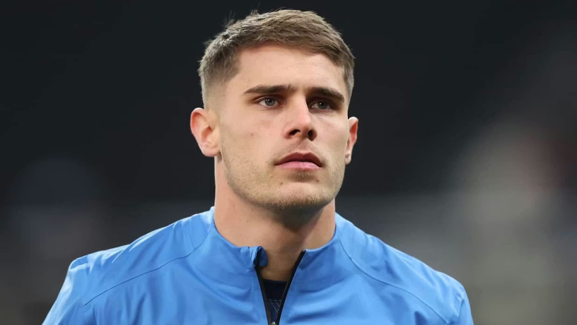 曼联争抢热刺后防大将范德文，但面临皇马巴萨的竞争