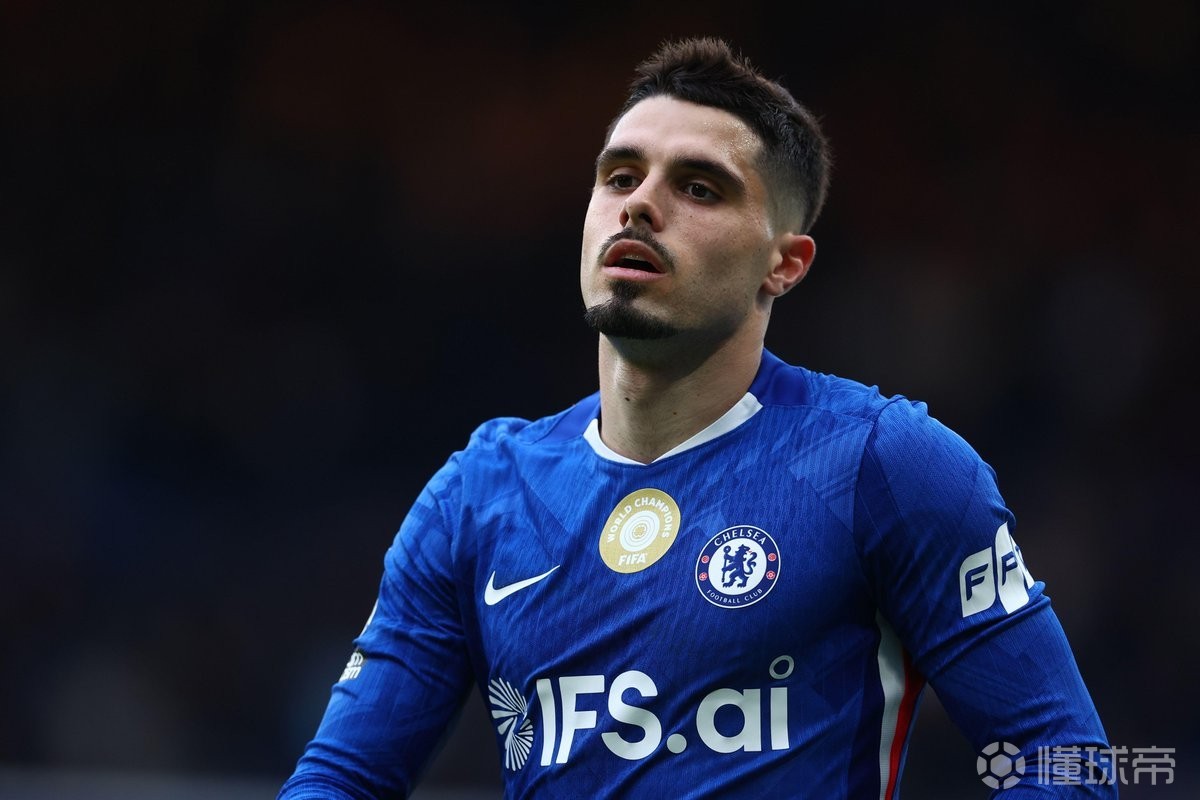 切尔西单赛季英超7名球员染红，历史上只有两队比他们更多