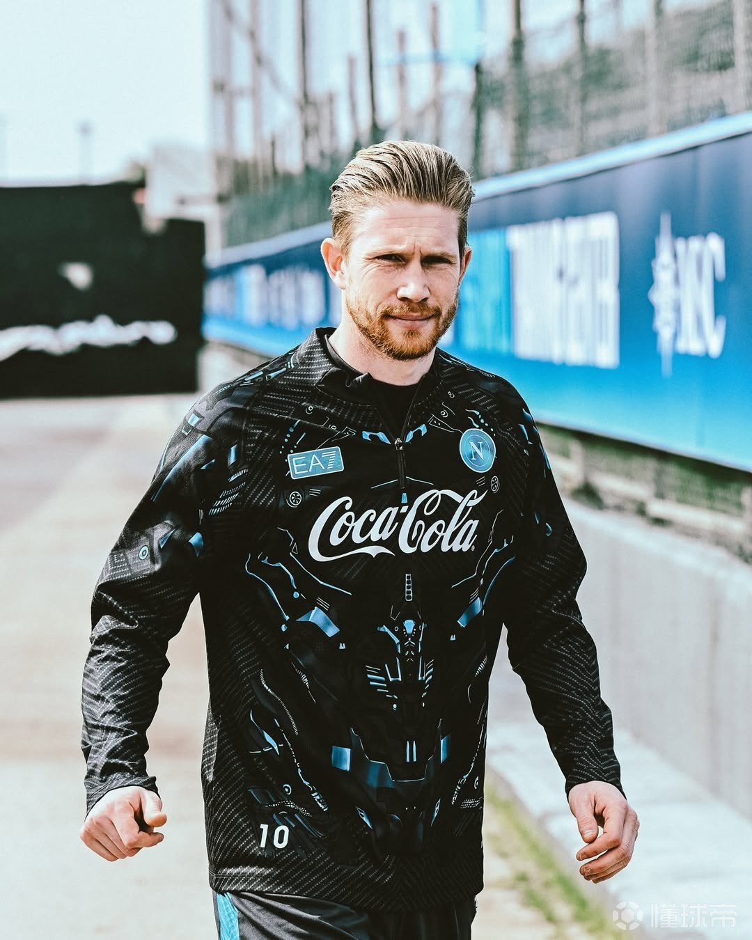 好久不见，德布劳内晒恢复合练图：