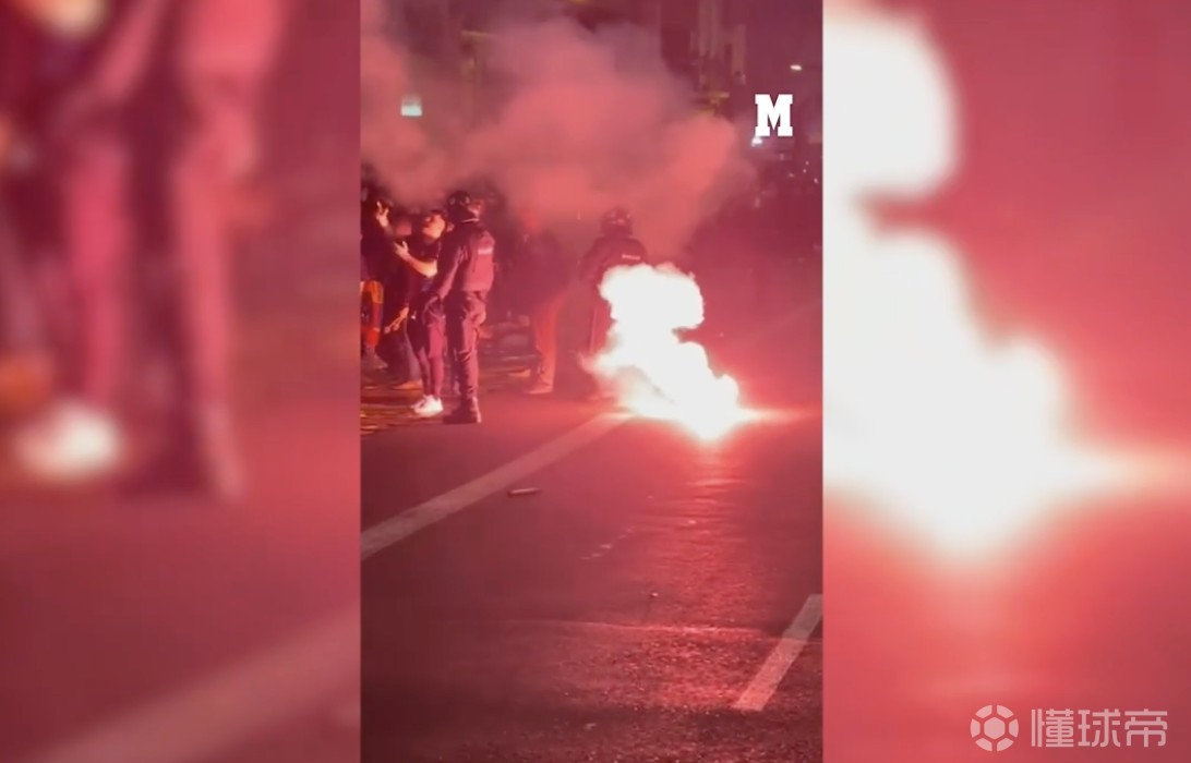 马卡：赛前巴萨极端球迷向马竞大巴掷物，打碎了车窗