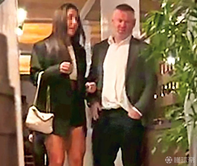 太阳报：鲁尼上周六与两名神秘女子喝酒狂欢至凌晨