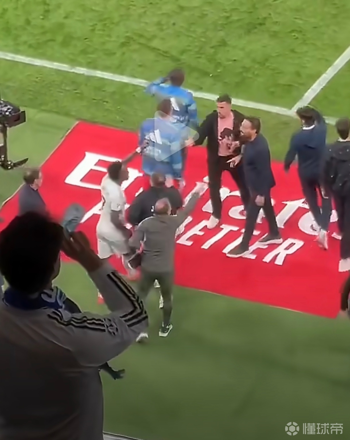 皇马赛后修斯这是又和谁吵起来了？没有世一证在，我...