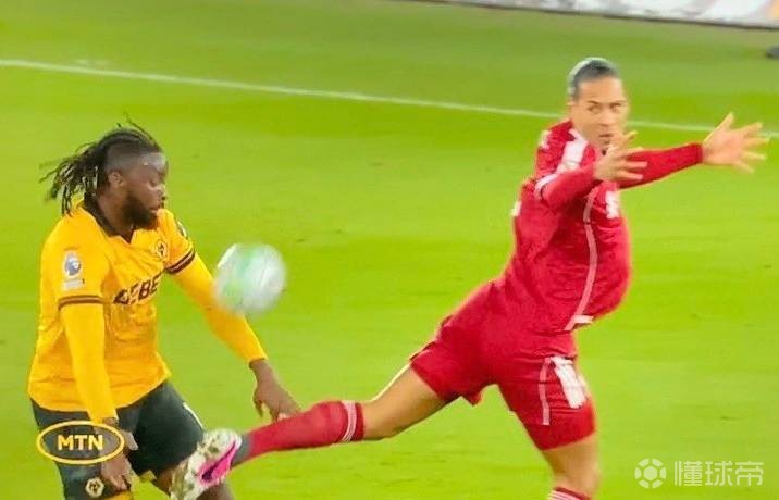 阿罗科达雷撞开范戴克送助攻，杰拉德：我不认为那是一次犯规