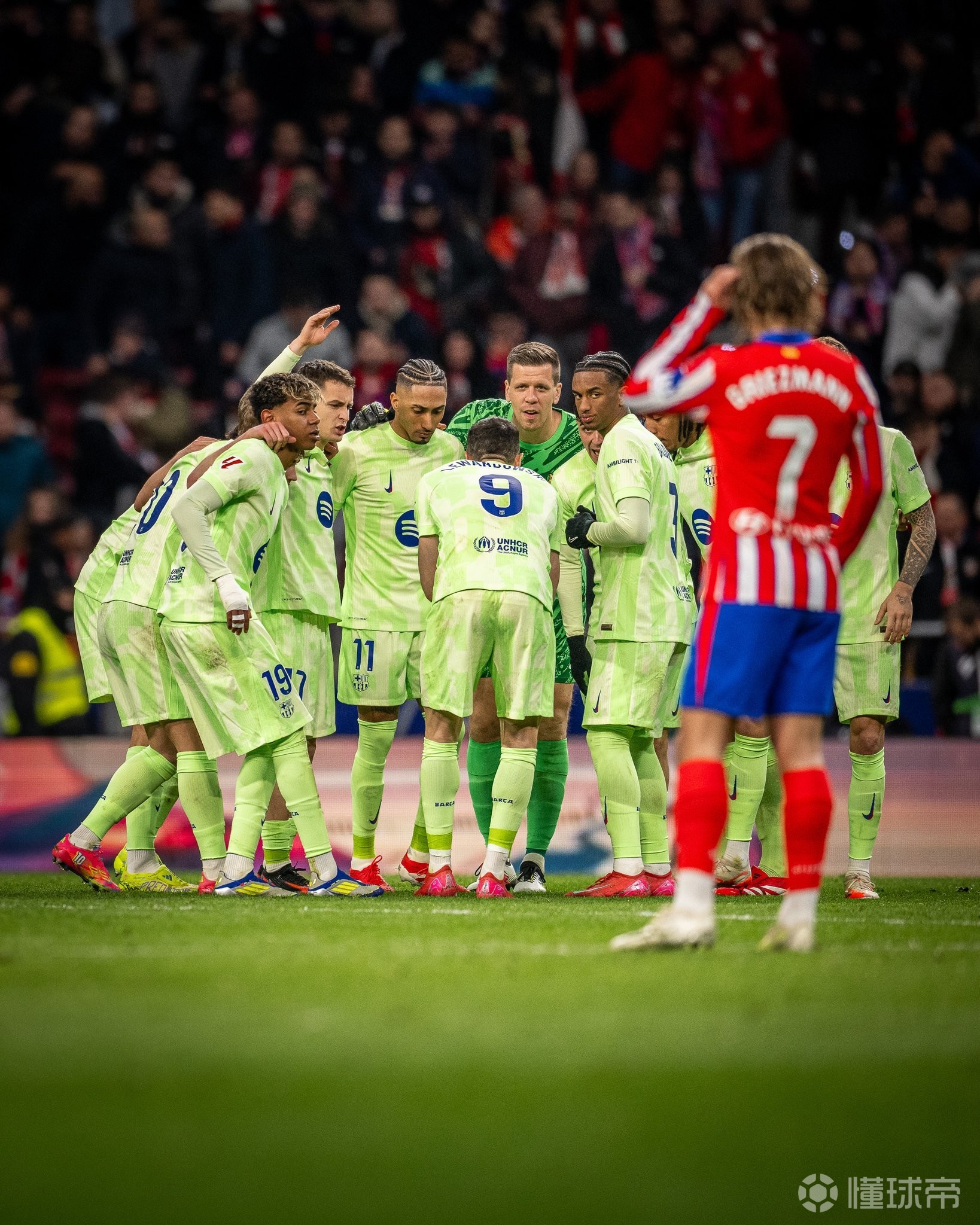 格列兹曼发图庆祝回敬巴萨社媒：这张照片是不是太狠了？