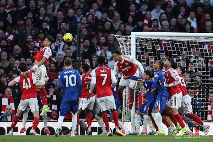 阿森纳本赛季英超20次率先进球，有13球来自定位球或点球