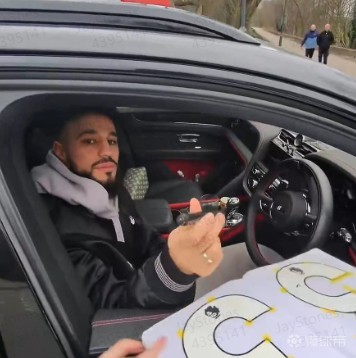 邮报：曼联球员对每天受到签名贩子骚扰越来越感到不满