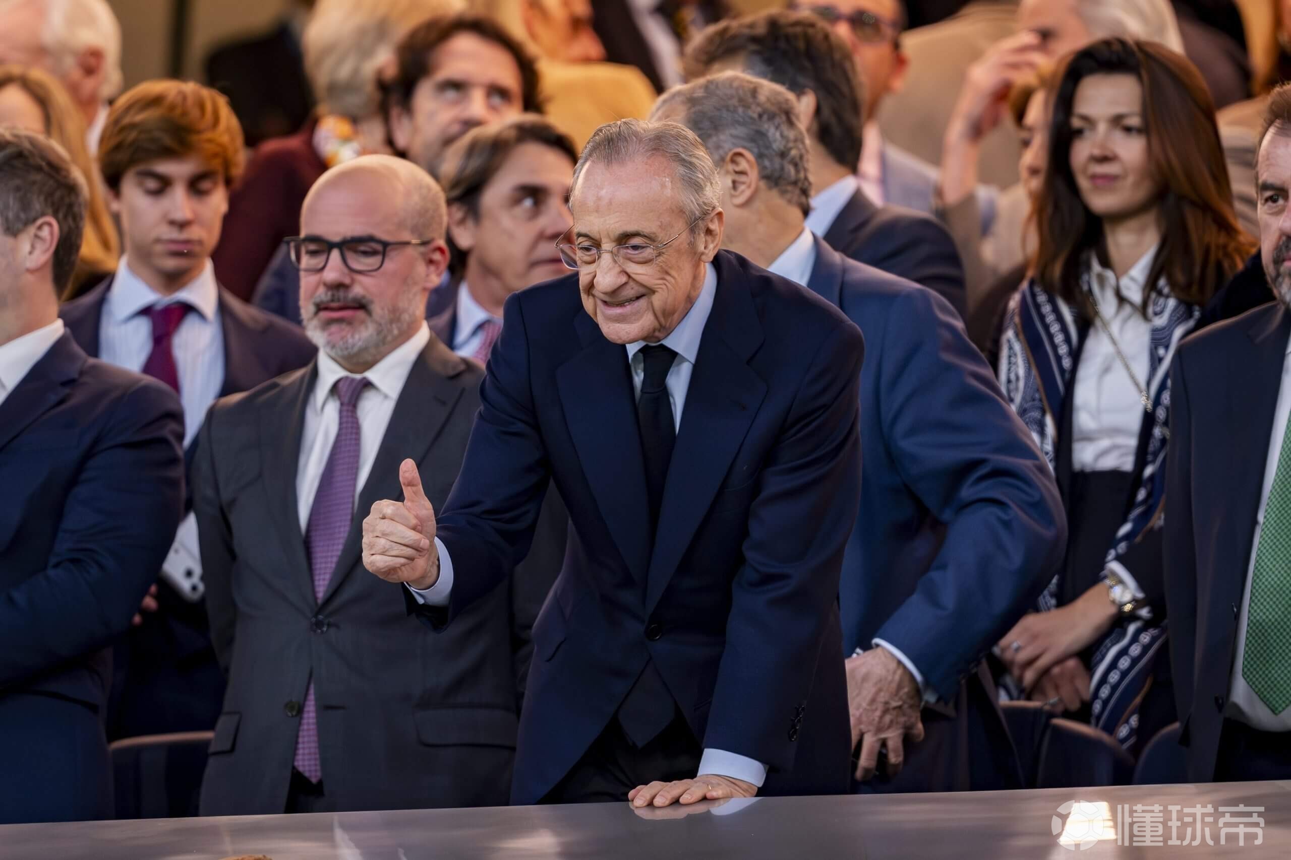 TA：消息人士称老佛爷一直把自己当总监，从未真正重视主教练