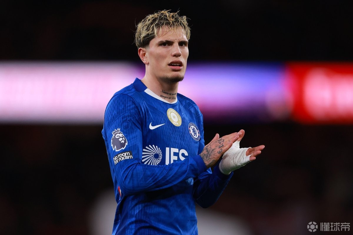 客战维拉加纳乔半场就创造5次机会，追平生涯英超单场纪录