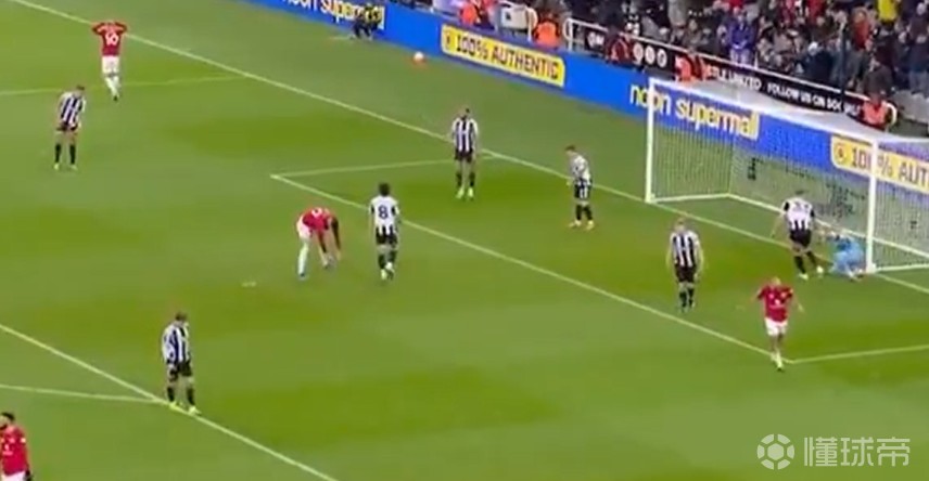 战犯表现，姆伯莫一脚踢飞绝佳机会，库尼亚抱头、谢什科捶地