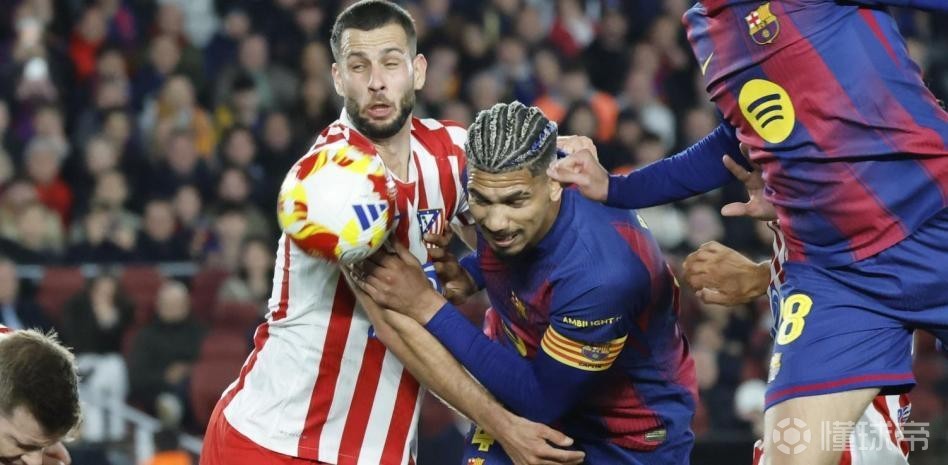 世体：阿劳霍客串中锋牵制作用突出，他可以成为巴萨应急选择