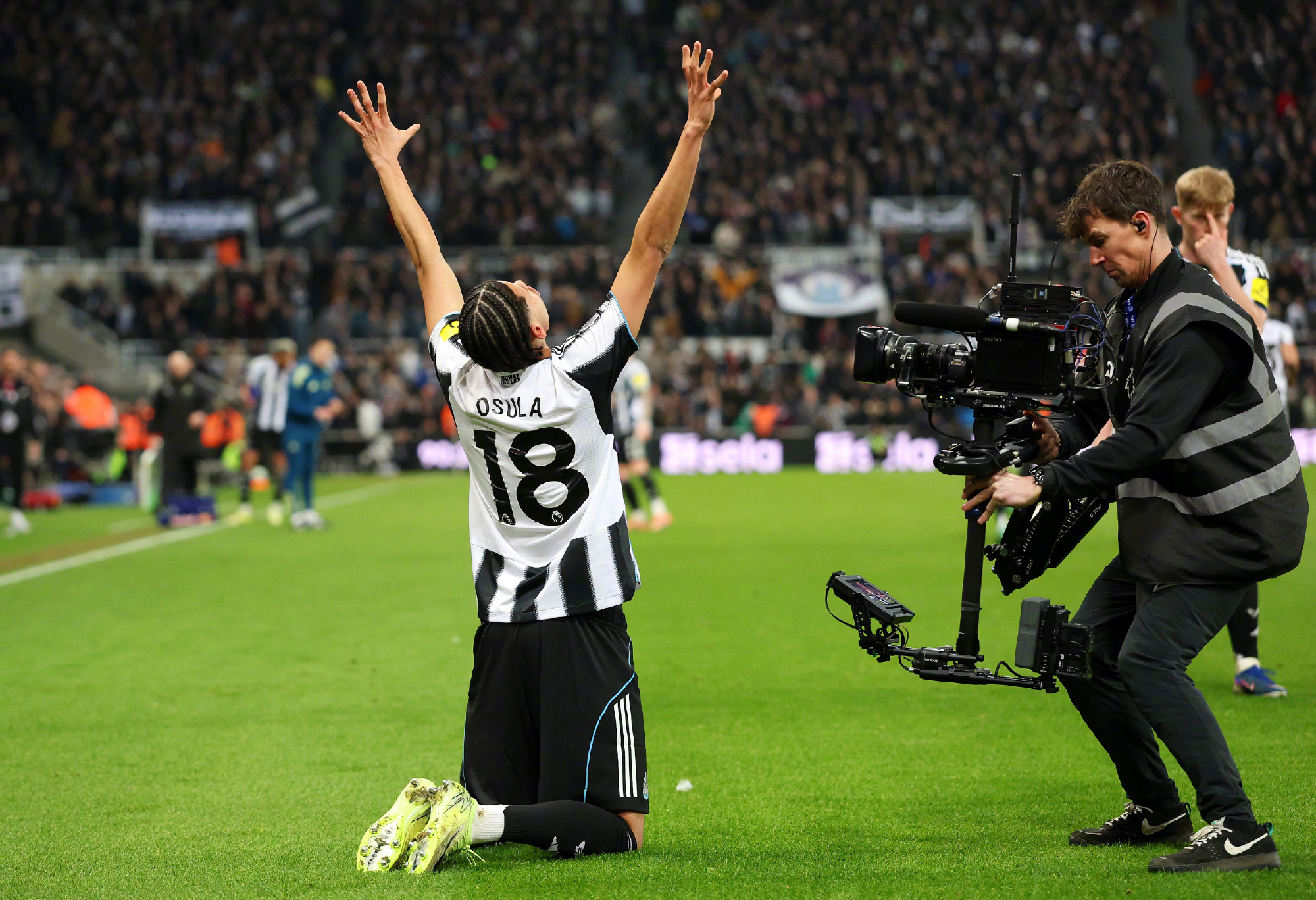 打不掉只剩十人的纽卡老铁，卡里克需要重新审视曼联的进攻