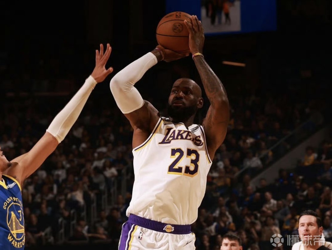 名记：建议詹姆斯学习霉霉，和每支球队都签一周进行退役巡演