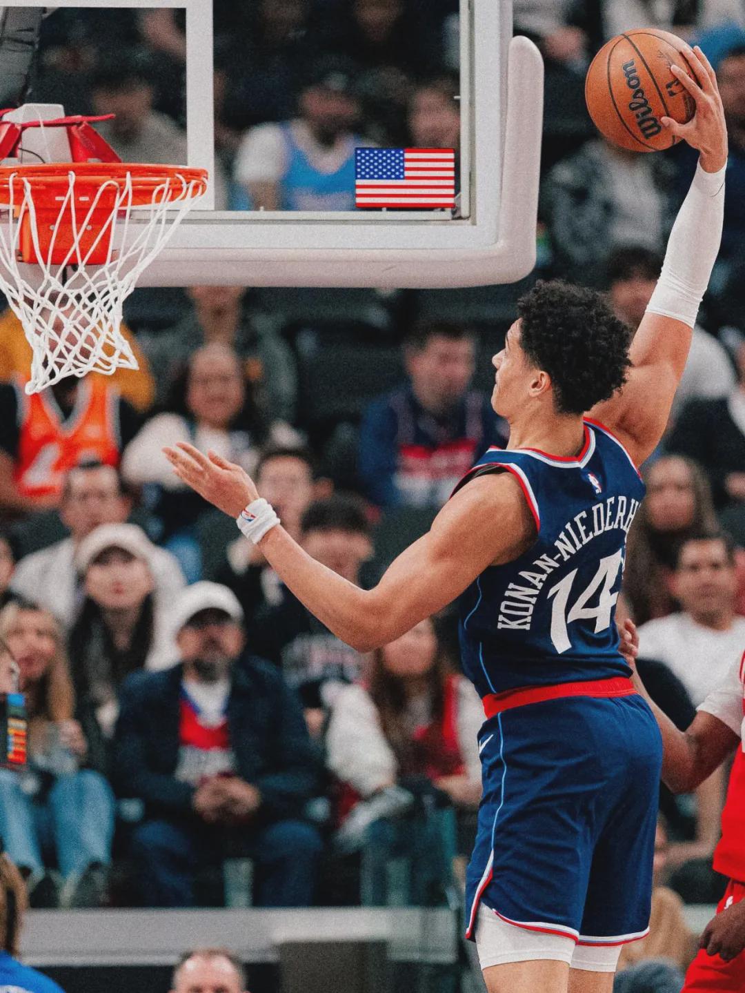 倒地惨叫！架回更衣室！快船遭遇沉重打击