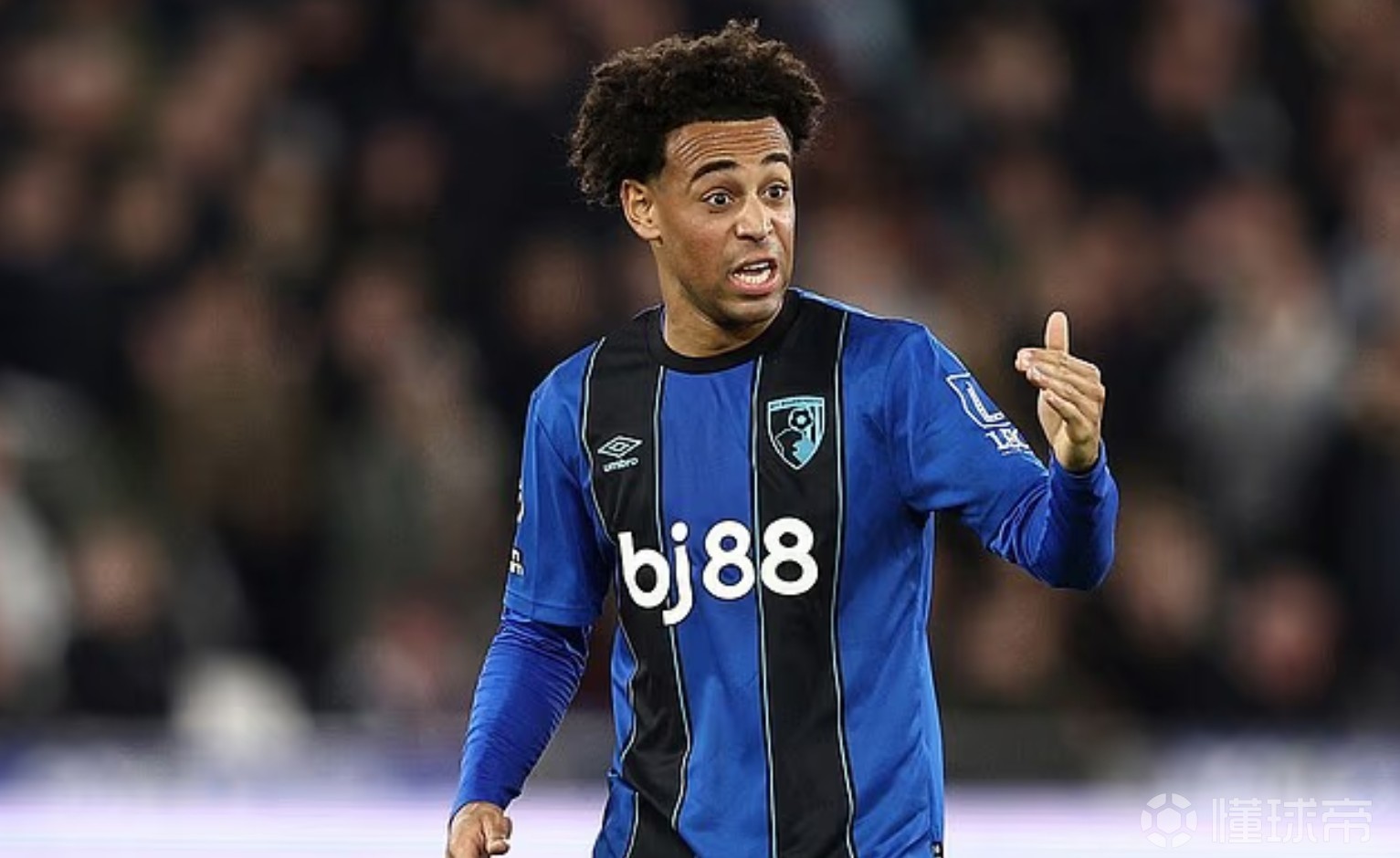 邮报：曼联、利物浦、切尔西都考虑过引进泰勒-亚当斯