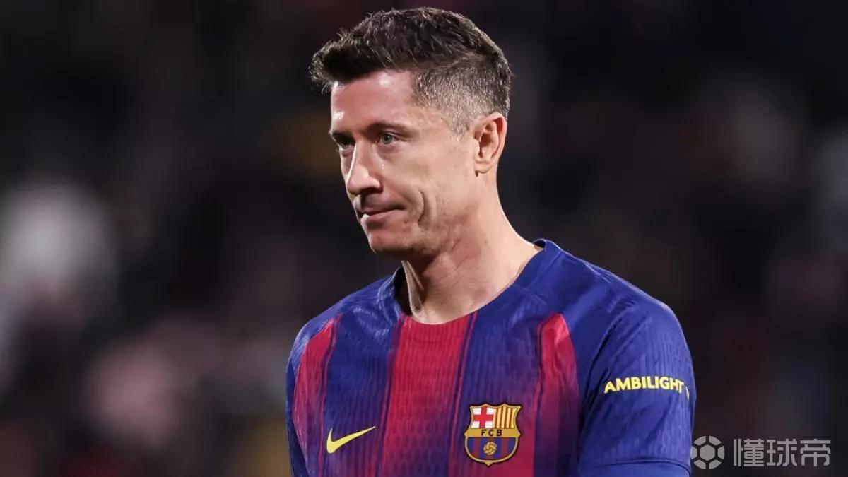 每体：莱万已佩戴防护面具恢复训练，有望出战毕尔巴鄂竞技