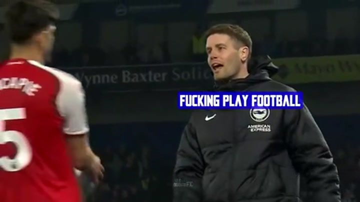 布莱顿主帅爆粗：好好踢球 因卡皮耶做手势让他闭嘴