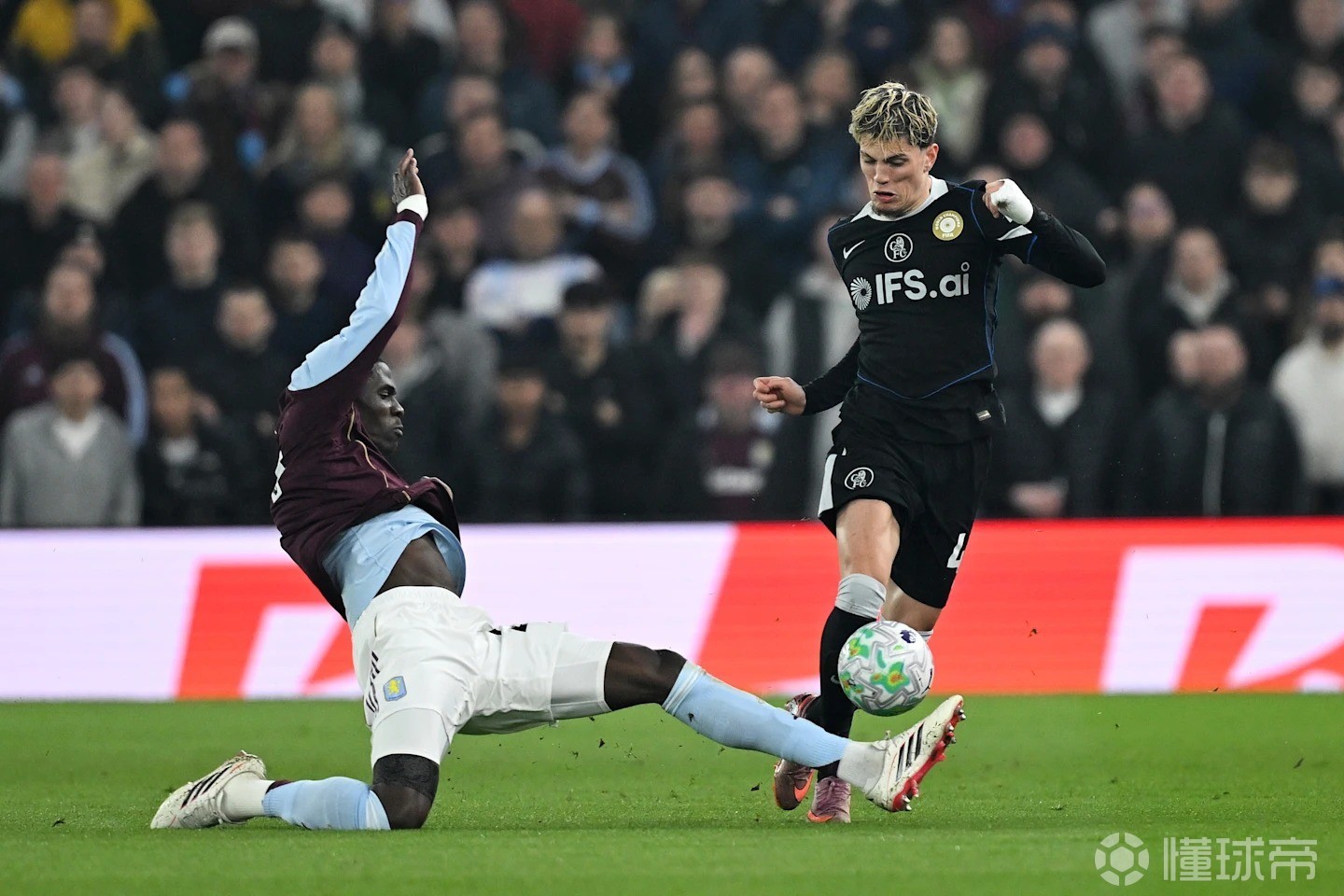 加纳乔：佩德罗是顶级前锋，我把球传给他是因为希望他戴帽