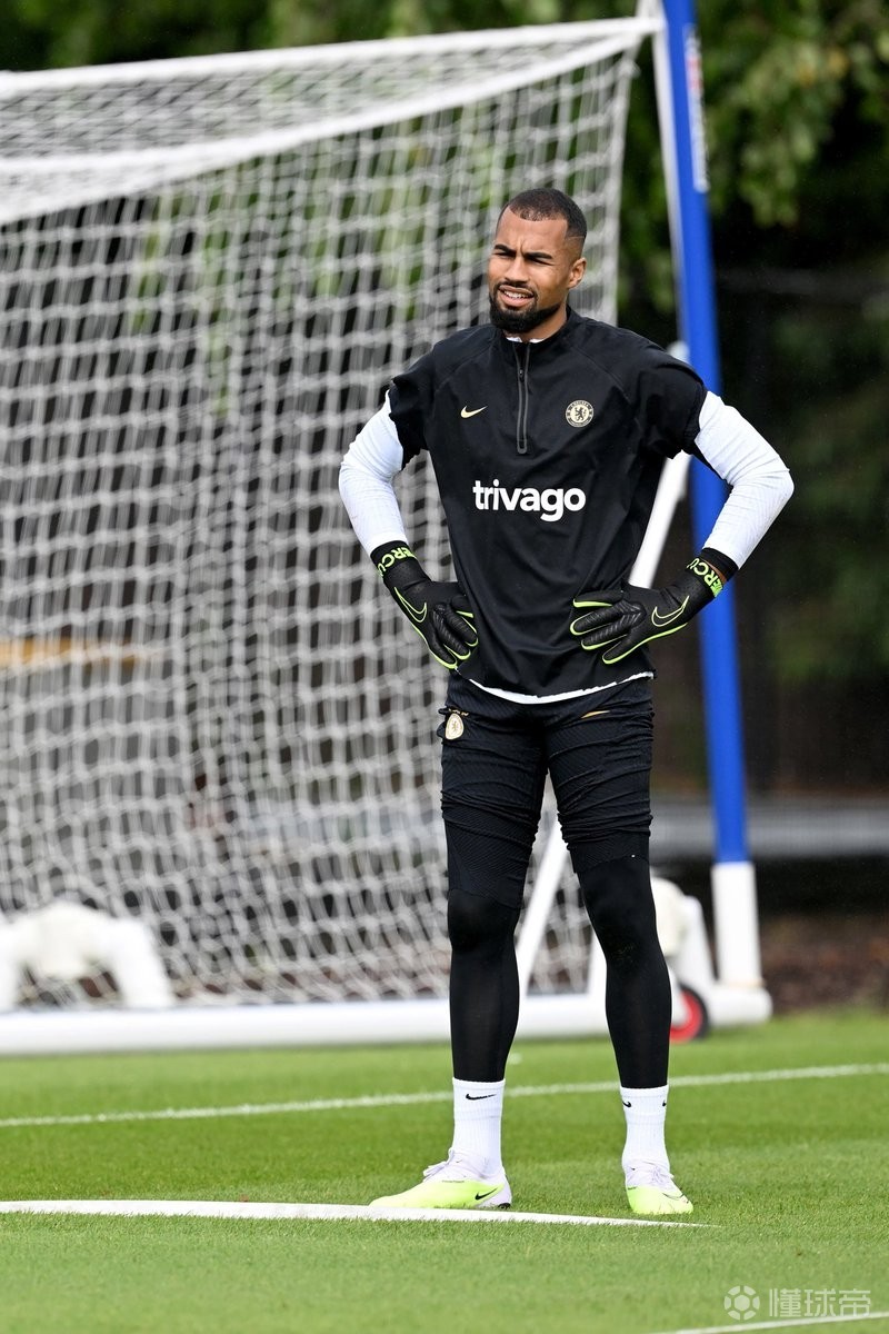 被安排替补，切尔西跟队：罗伯特-桑切斯没有受伤