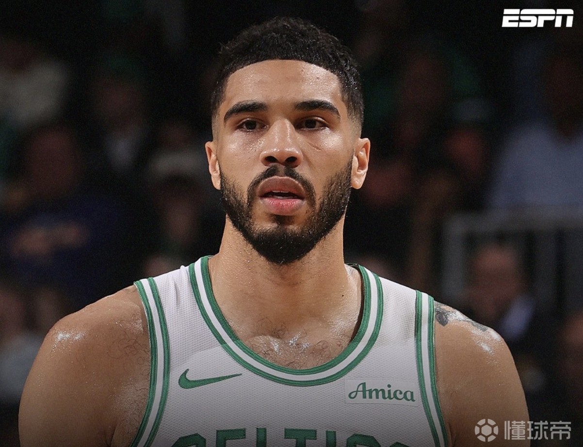 Shams：塔图姆预计将在球队明天对阵独行侠比赛中复出