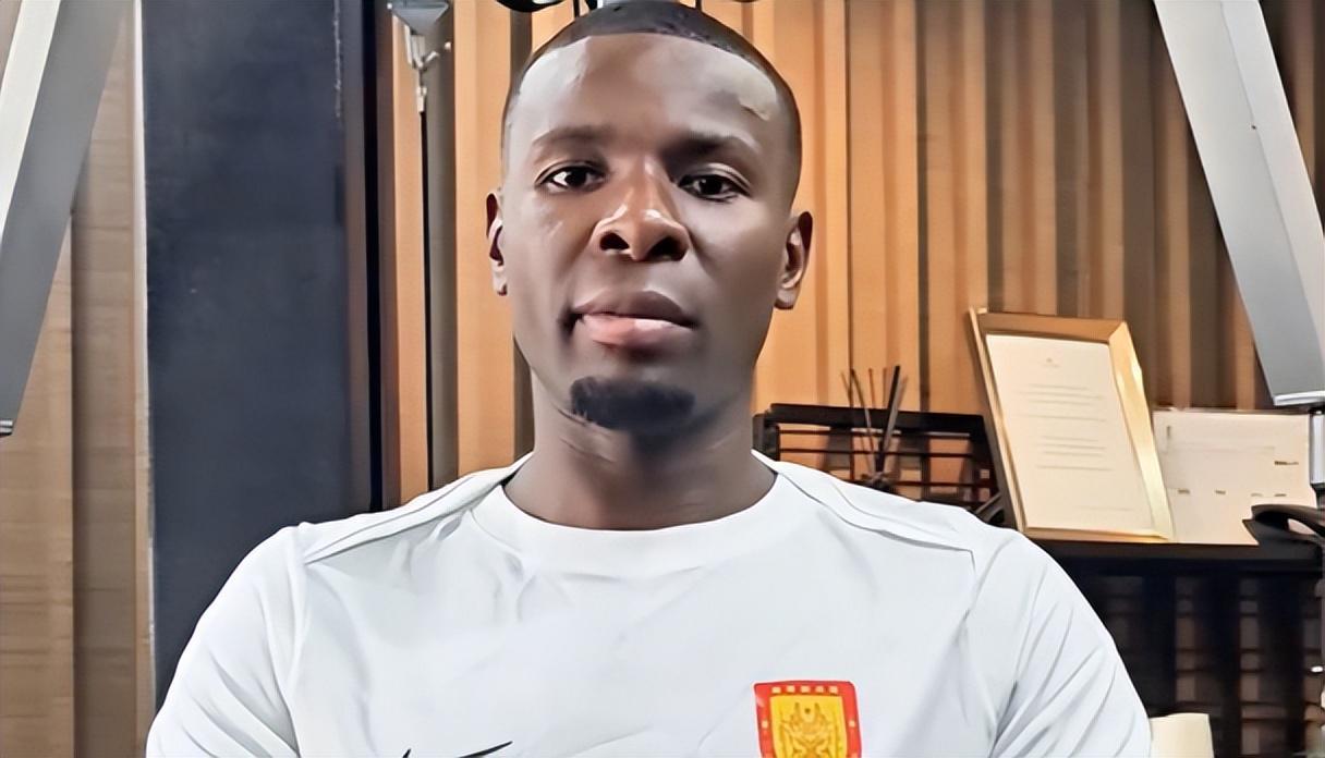 法国铁腰阿马杜为何离开申花？外媒曝出幕后真正原因，斯帅遭怒批