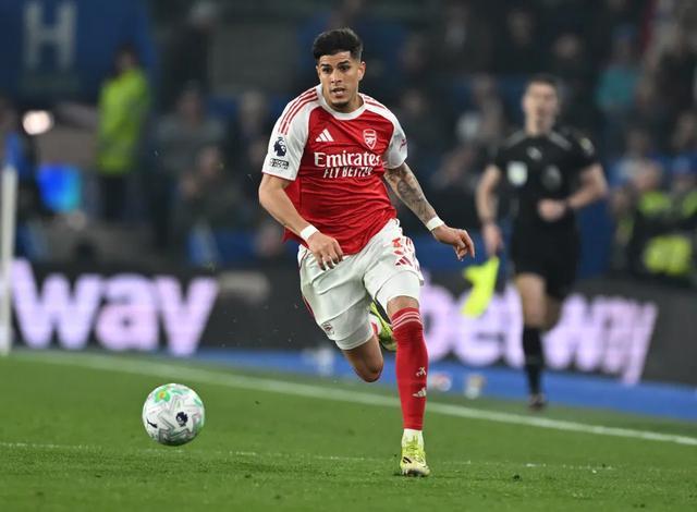 砸4500万镑！阿森纳今夏首签曝光，塔子哥后防稳了