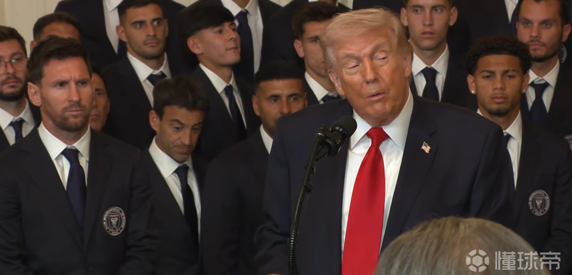 特朗普：梅西和C罗都是伟大的球员；我觉得梅西可能强过贝利